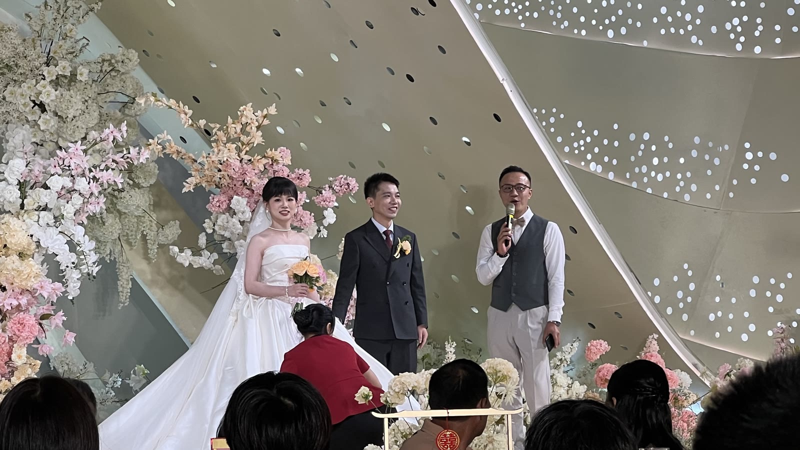 祝表妹：新婚快乐，幸福美满！